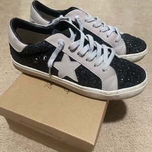 Vintage Havana Women's Black and White Star Sneakers